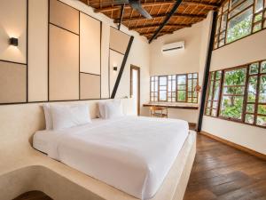 Gorgeous 2-BR Penthouse with Views