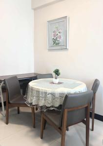 8Newtown Boulevard Staycation