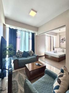 8Newtown Boulevard Staycation