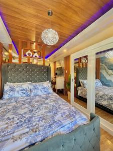J&J Havenstay Ananda Square