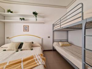 Beach retreat for up to 5 guests-Beahost