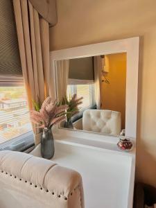 J&J Havenstay Ananda Square