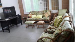 Casa com churrasqueira próximo à praia em Ubatuba - Hôtels 4 étoiles à Ubatuba