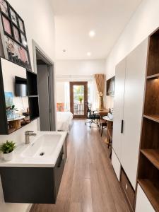 Lexington Residence Rest & Work by A S