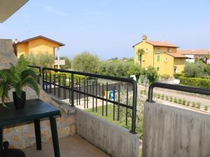 Holiday apartment near the lake, shared swimming pool