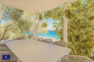 BUQEZ ECO RESORT - Beach Villa 81 - 1st Sea Line by beach