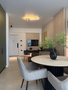 Retreat 84 in Odyssey Spa and Pools resort-parking