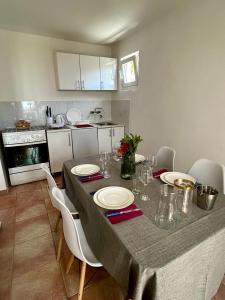 Reževići apartment Lav