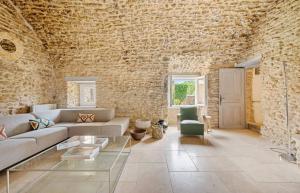 LEvasion Authentic Provencal farmhouse with pool for rent in Provence