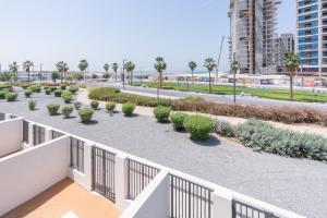 Bespoke Luxury 3BR Villa with Private Yard with Island Properties