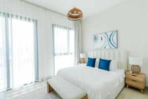 Bespoke Luxury 3BR Villa with Private Yard with Island Properties