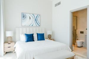 Bespoke Luxury 3BR Villa with Private Yard with Island Properties