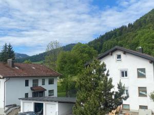 Apartment mit Bergblick kostenloser Parkplatz, WLAN, TV, Einbauküche