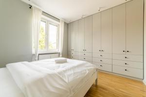 Szydłowska Comfort Apartment by BookingHost