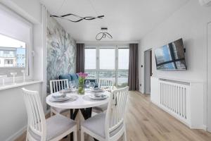 Family Apartment with 2 Bedrooms and Balcony Near the Port by Noclegi Renters