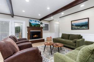Cozy Cottage with Fire Pit and Barbecue in Pigeon Forge, Tennessee