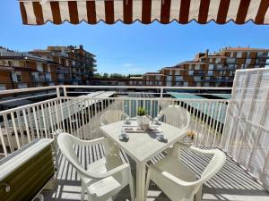 Flat with balcony 370mt from the sea