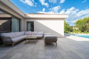 Luxury Villa Melanie near Split, heated pool