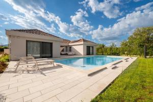 Luxury Villa Melanie near Split, heated pool