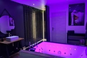 Rien Que Pour Nous Spa privé sauna & vidéoprojecteur