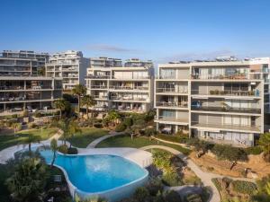 Sun Retreat Portimão, with Pool and Private Balcony