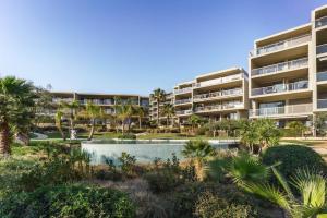 Sun Retreat Portimão, with Pool and Private Balcony