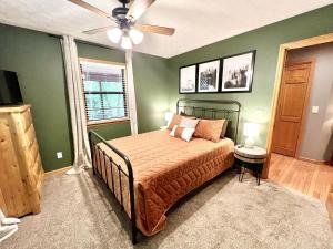 Spacious Group Cabin Beautiful Outdoor Spaces and Game Room in Tennessee