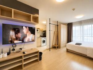 Easy Access Studio Near BTS