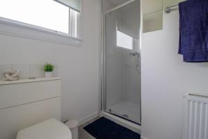 Piper House - 3 Bedroom House, East Kilbride