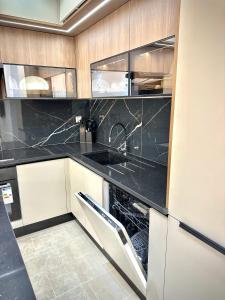 Casino Front Luxury Apartment 2