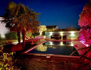 Havre de paix, studio de charme avec jardin, terrasse ensoleillée et piscine privée