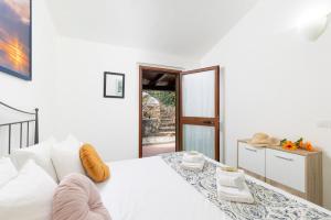 Veranda with Sea View, BBQ Garden in Porto Ottiolu
