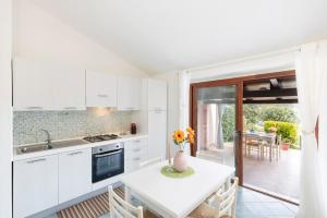 Veranda with Sea View, BBQ Garden in Porto Ottiolu