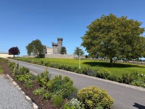 Historic Woodland View Retreat in Cahir Town