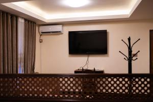 Z Cafe and Apartment