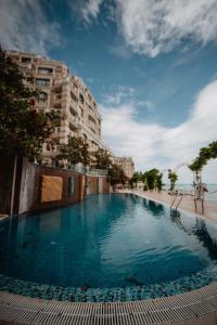 Sea view family apartment La mer