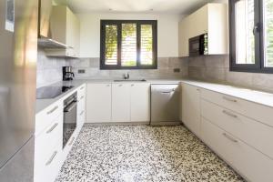 142 - Oasis Villa with Private Pool & Tropical Garden close to the Beach