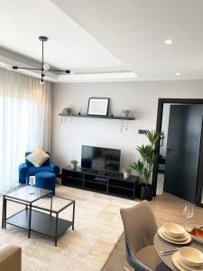 Horizon Vibes 2Br Apartment, Next To Azure and Ibis Hotel
