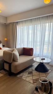 EK SkySuite Altura Upperhill Floor 21 with Panoramic views