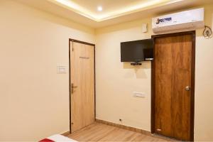 FabHotel Cozy Stay