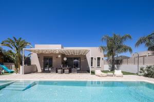 Koin Villa Sunset, With Heated Pool & Whirlpool, By ThinkVilla