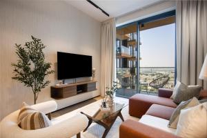 Cozy 1BR w Balcony and Open Views Near Circle Mall