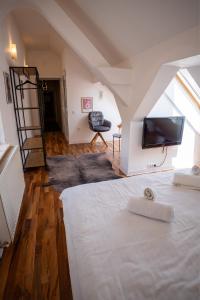 Barrique 13 - Breakfast at Restaurant & Minibar - Old Town