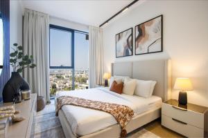 Cozy 1BR w Balcony and Open Views Near Circle Mall