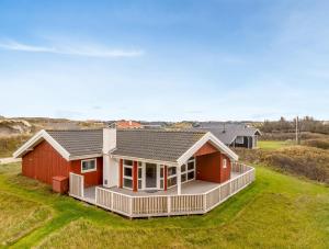 Lovely Holiday Home With Covered And Enclosed Terrace, Close To The Sea