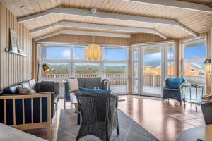 Lovely Holiday Home With Covered And Enclosed Terrace, Close To The Sea