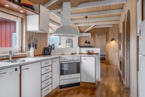 Lovely Holiday Home With Covered And Enclosed Terrace, Close To The Sea