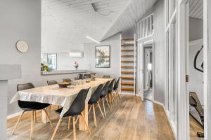 Renovated Holiday Home With Hot Tub, Sauna And Shelter