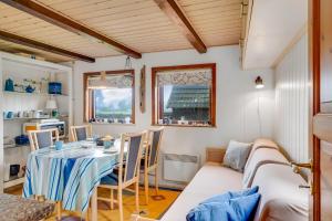 Lovely Cottage With Wood-Burning Stove And Water View