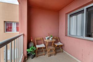 Charming Apartment with Pool View in Candelaria, Spain